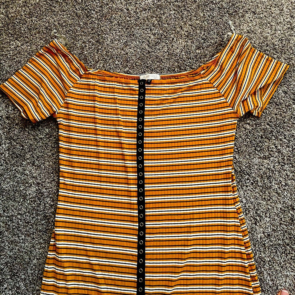Body hugging fun print dress. Never worn